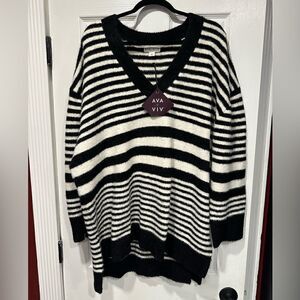 Ava Viv Flurry NWT sweaters